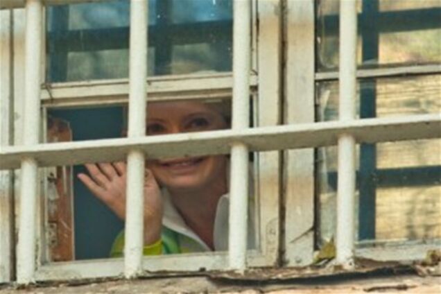 У Тимошенко відкрутили ручки на вікнах