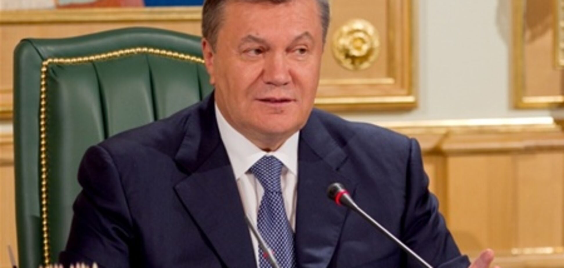 Янукович одобрил закон о референдуме