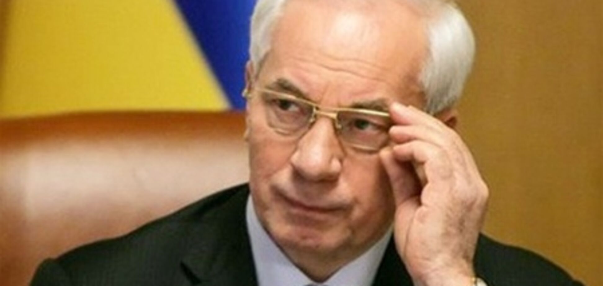 Азаров боится, что кризис навяжет ему повестку дня