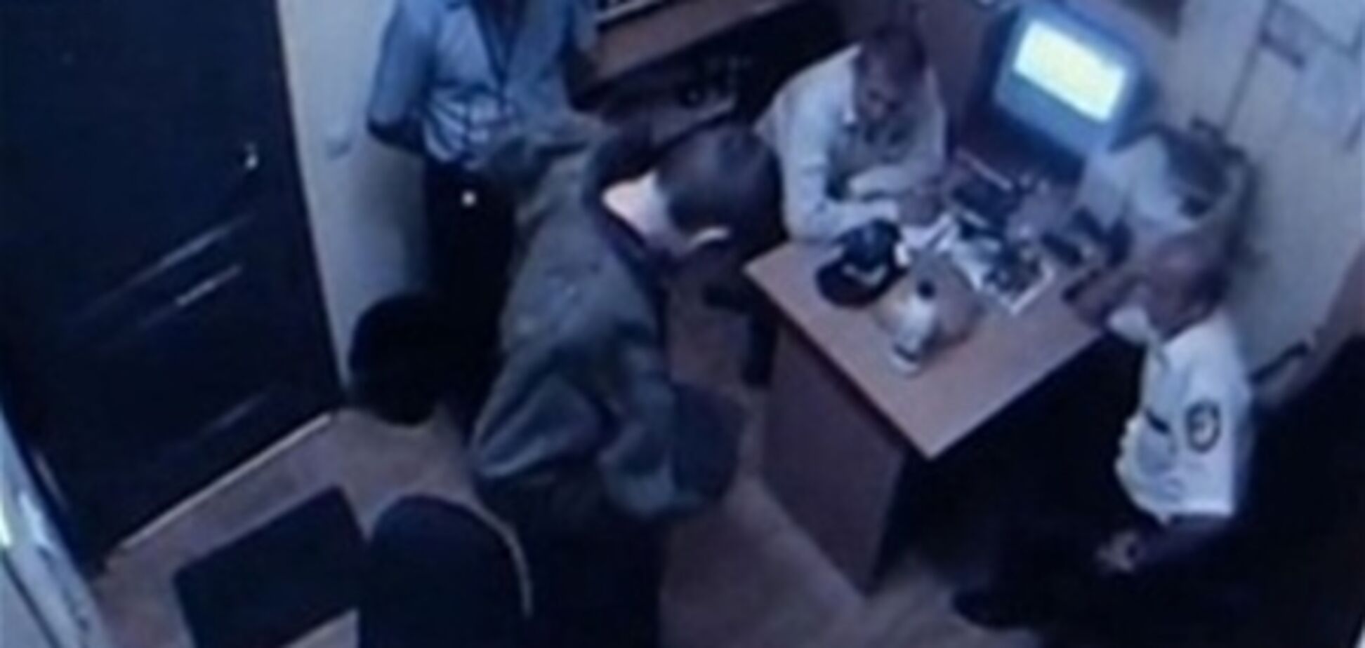 Труп Мазурка не показывали выжившему охраннику из-за УПК - МВД