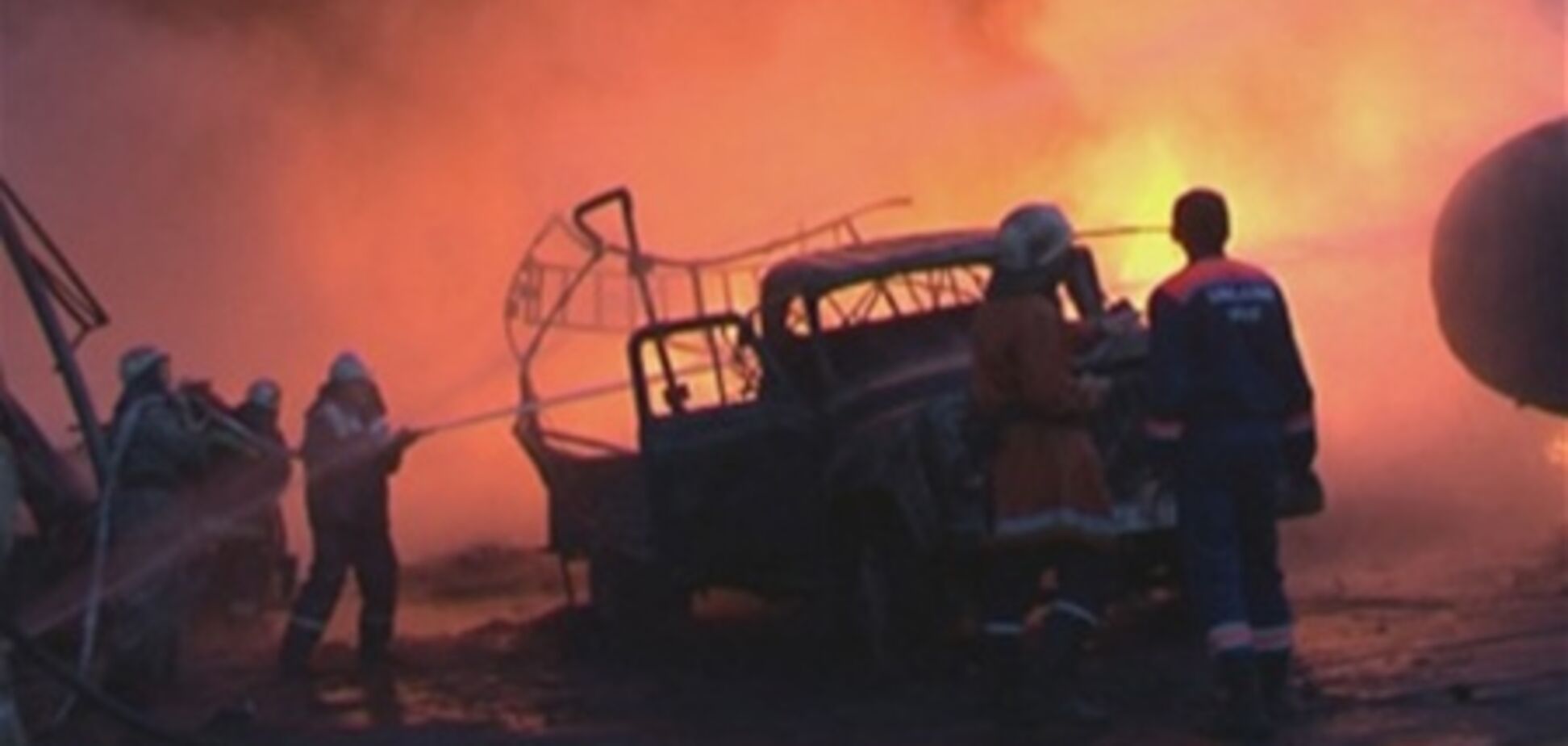 В Днепропетровске горел склад с шинами