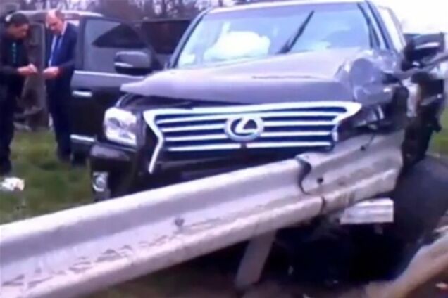 Lexus главы Евро-2012 в Украине попал в серьезное ДТП. Видео