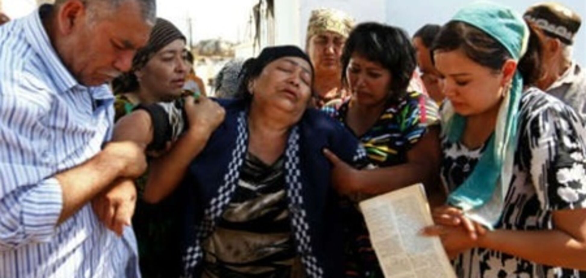 Пол обвалився в туалеті на ринку в Киргизії: 12 постраждалих