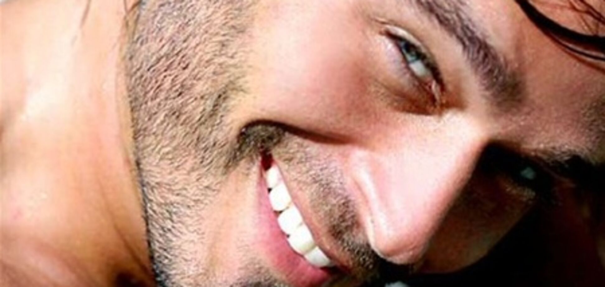 Мужская улыбка управляет женщиной