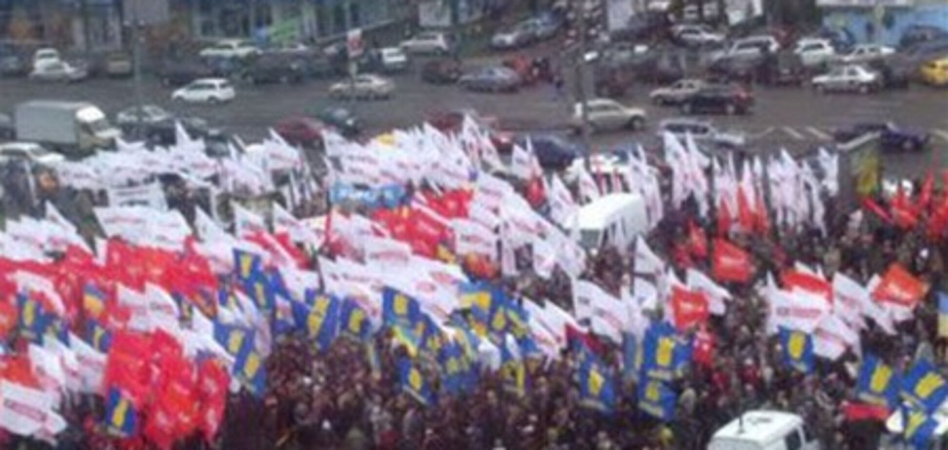 За участие в митингах Объединенной оппозиции под ЦИК платят от 45 до 70 гривен в час