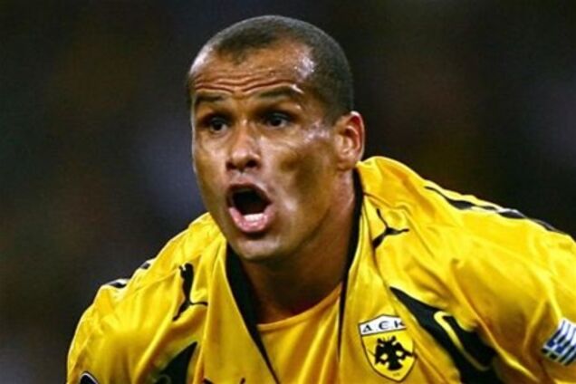 Обладатель 'Золотого мяча' 1999 года покидает Анголу