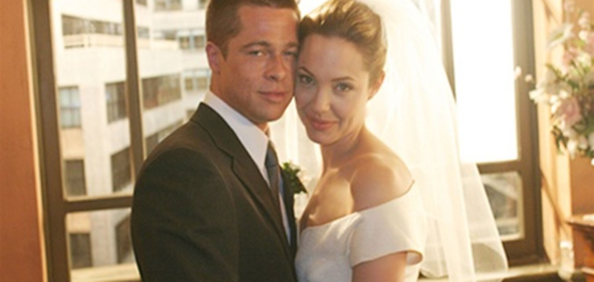 Анджелина Джоли пойдет под венец в платье от Лорен Скотт