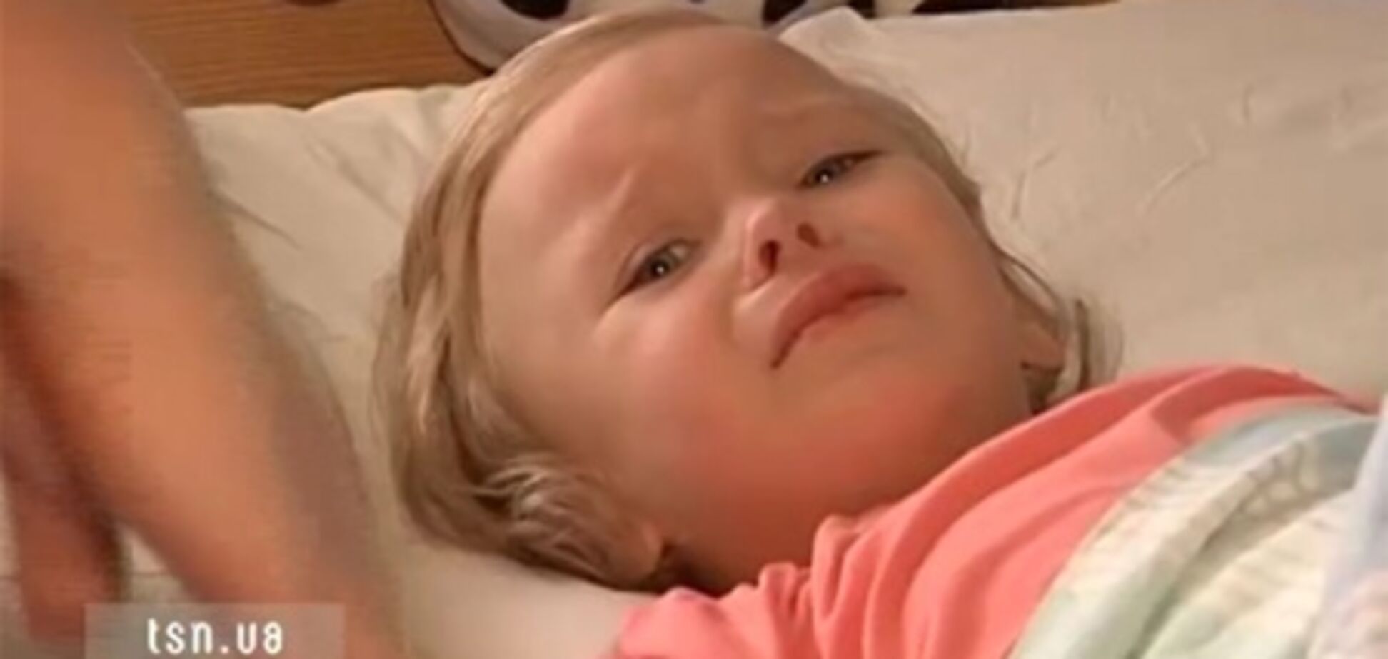 В Ривне двухлетняя девочка выжила после падения с 8-го этажа