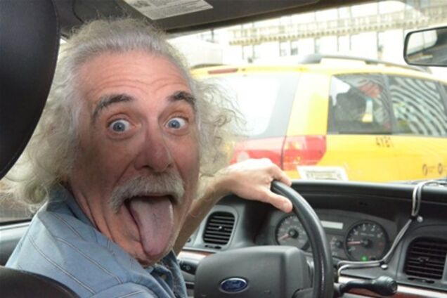 Таксист из Нью-Йорка как две капли воды похож на Эйнштейна