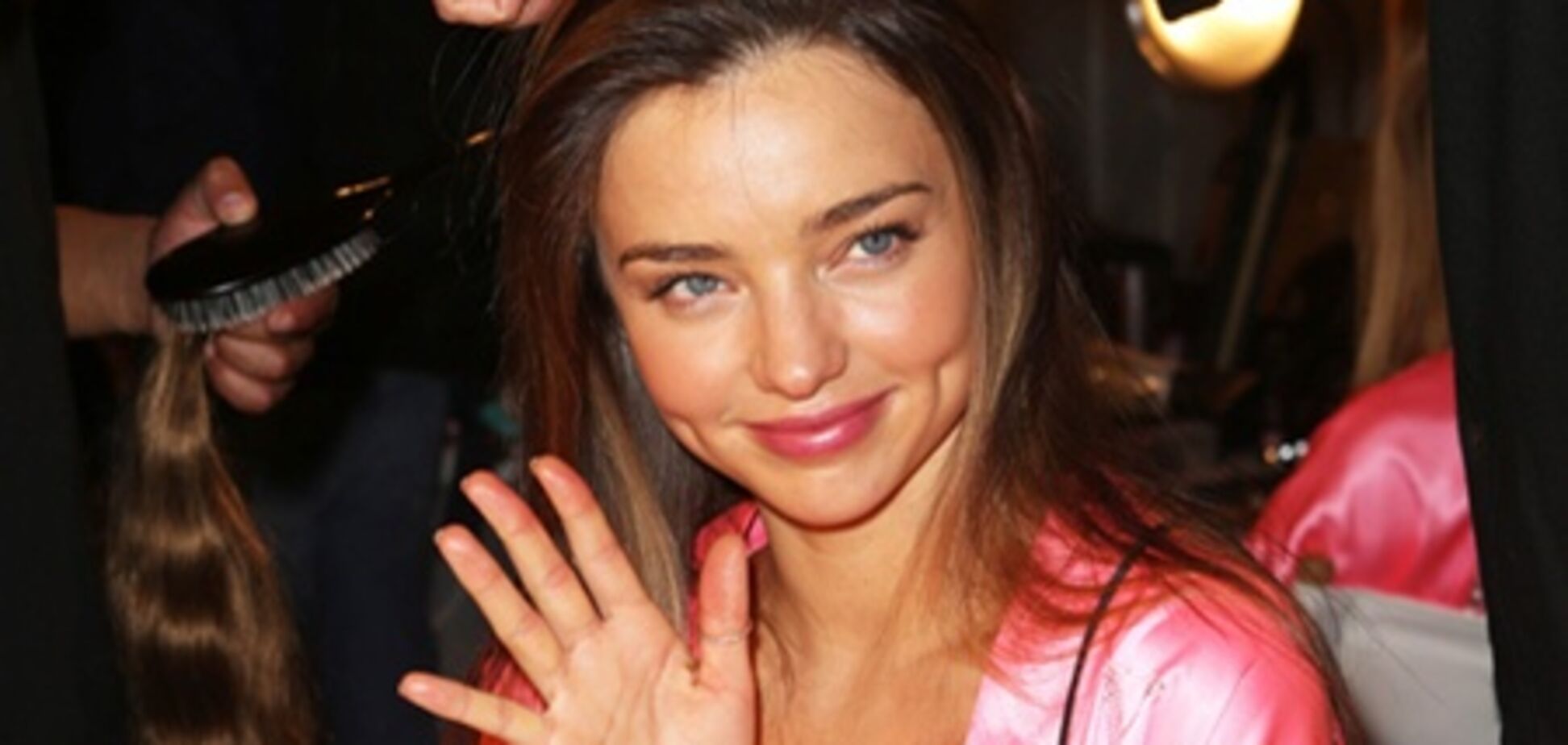 Ангелы наряжаются для Victoria's Secret Fashion Show 2012. Фото