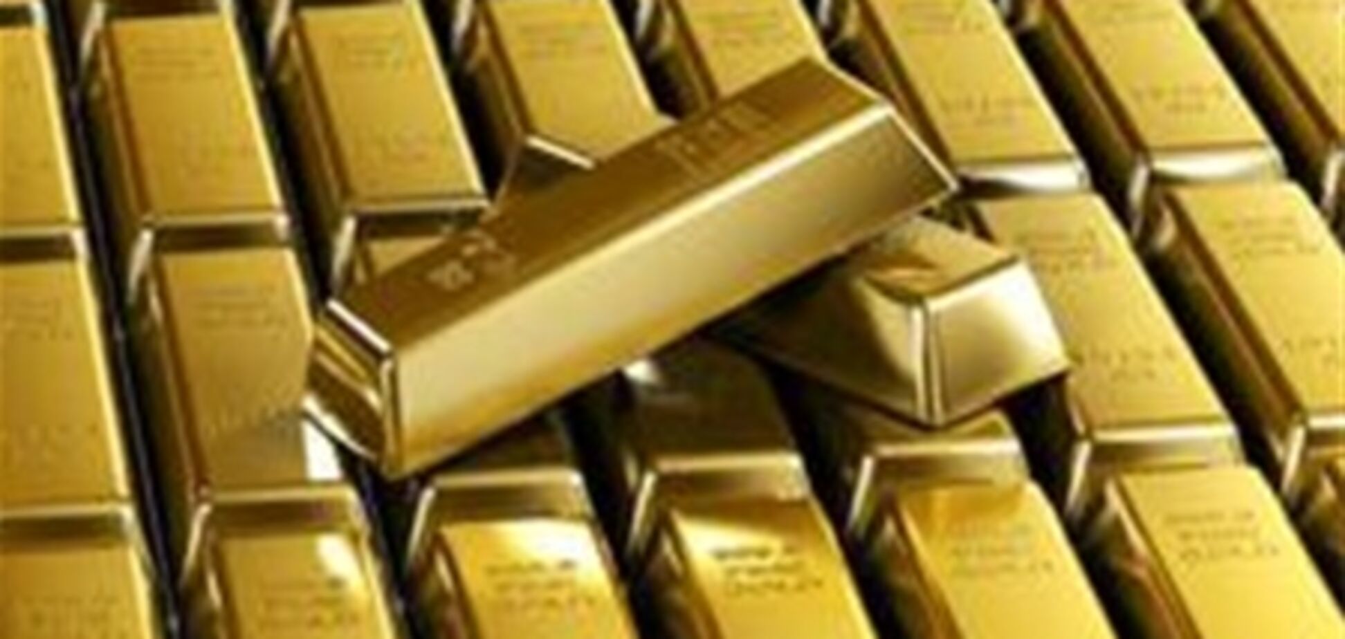 Золото дешевеет на фоне обострения ситуации в Европе