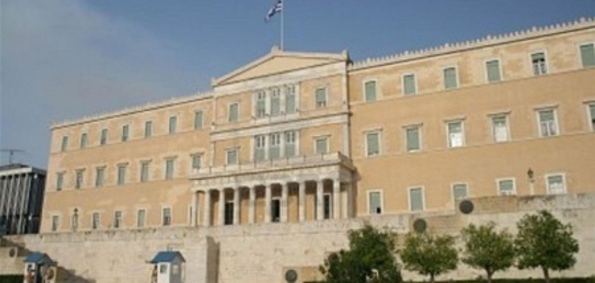 Туристы могут посетить здание парламента Греции в Афинах