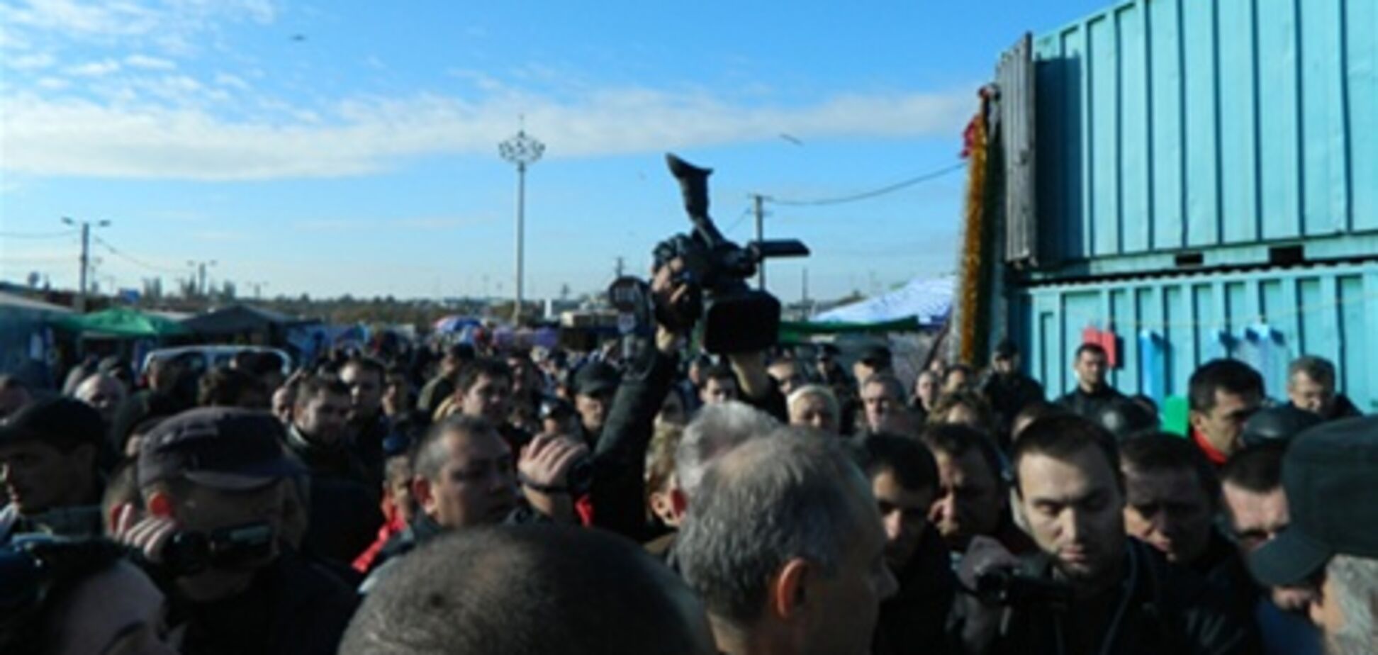 'Свобода' бросила вызов вьетнамцам, оккупировавшим рынок '7 км'