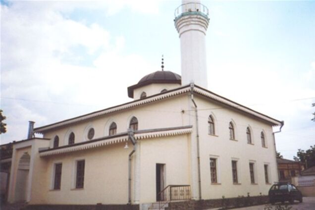 Муфтий Крыма назвал нападение на мечеть проявлением ксенофобии