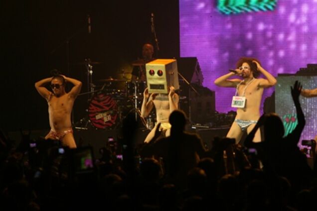 Стриптиз от LMFAO