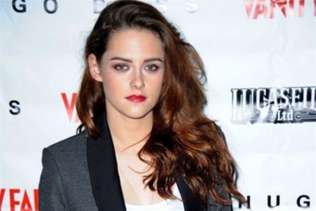 Кристен Стюарт снова в комбинезоне и снова в прозрачном