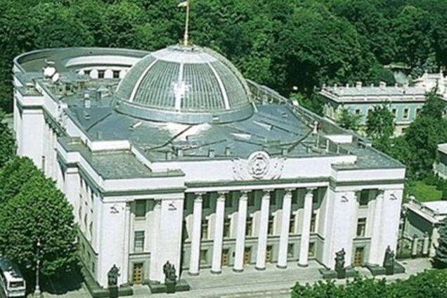 Мажоритарщиков разместили у трибуны Рады