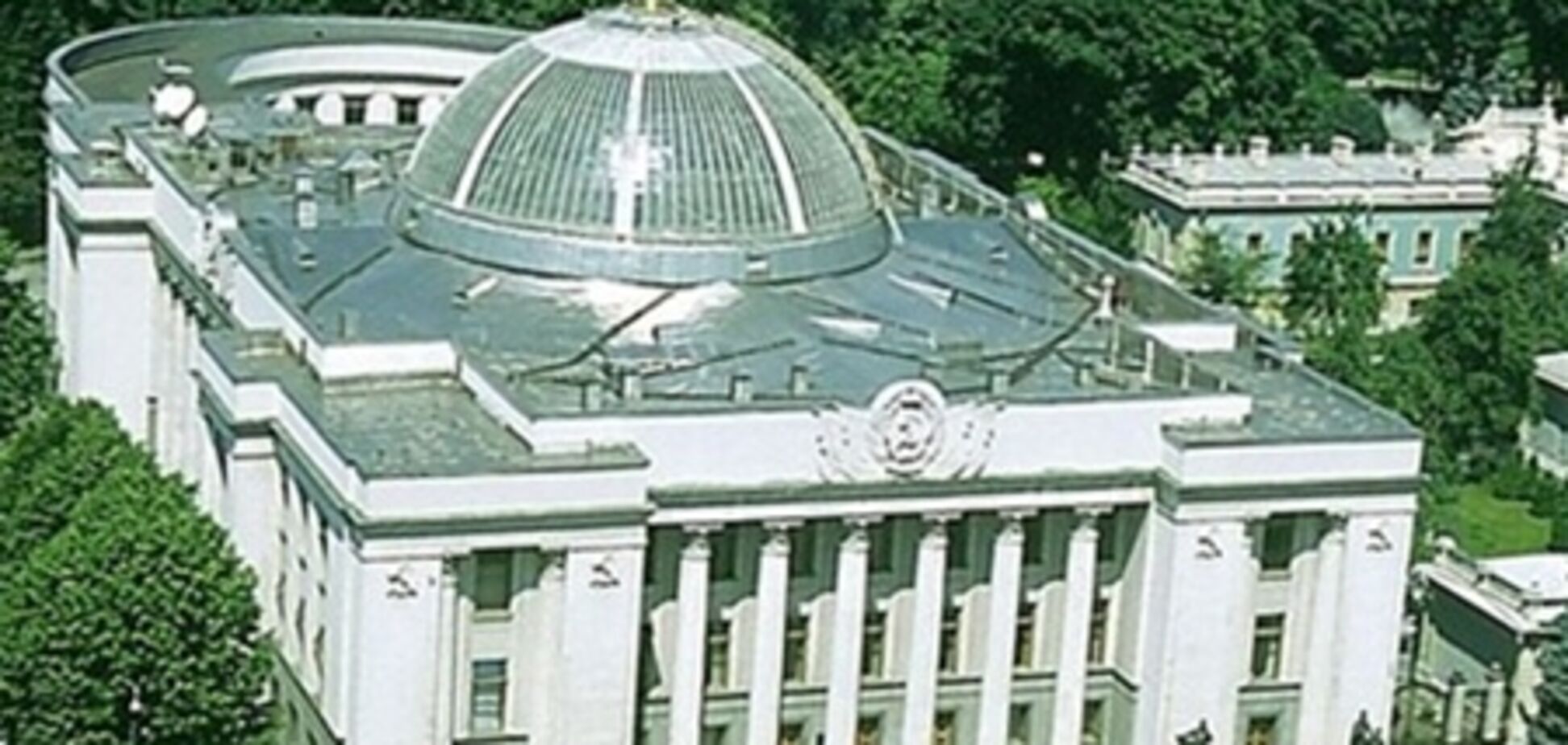 Мажоритарщиков разместили у трибуны Рады