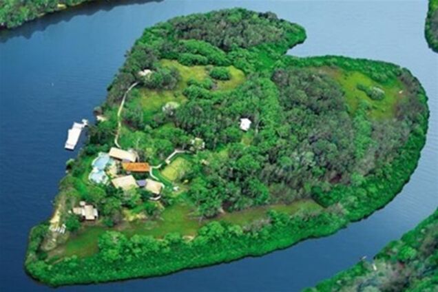 В США продается остров в форме сердца