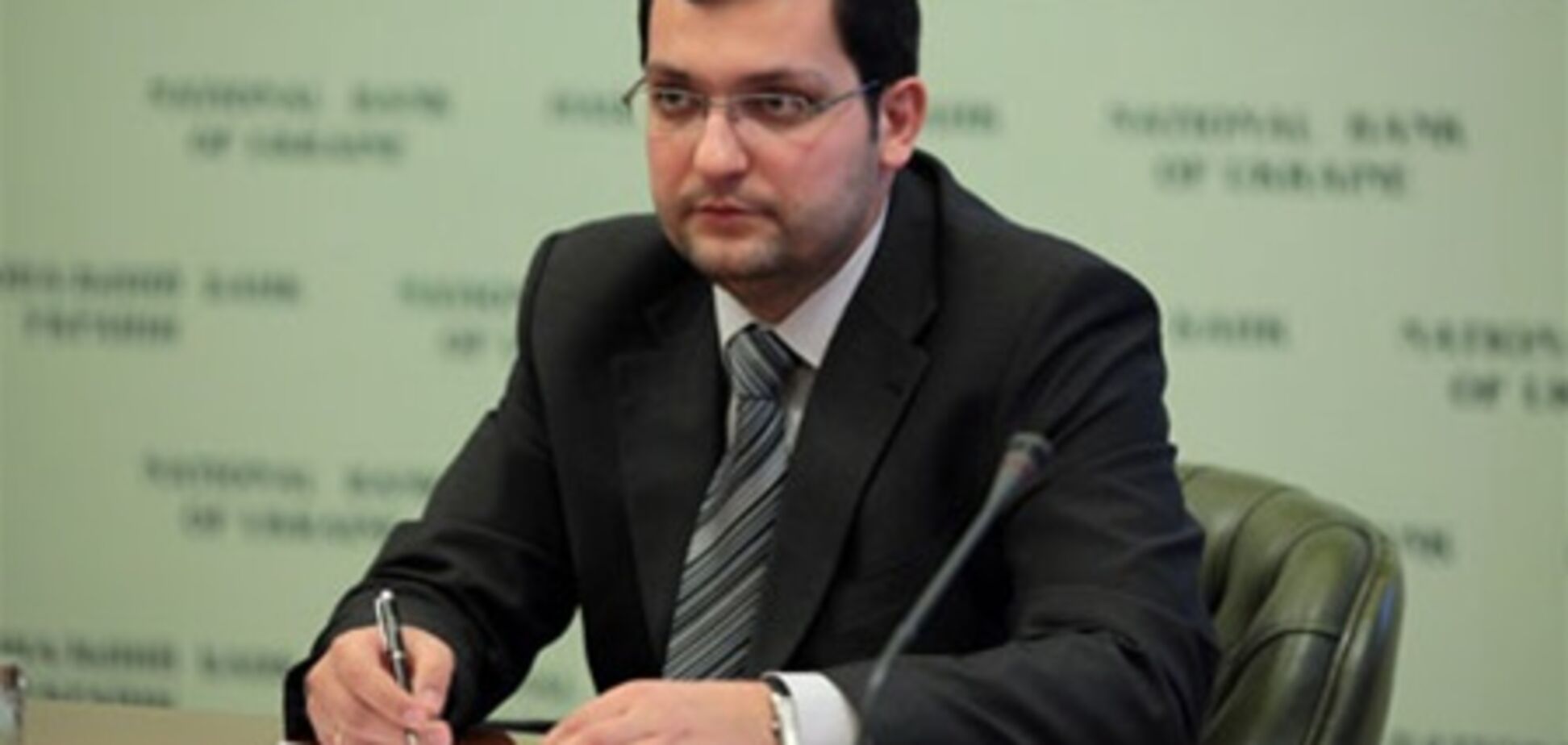 НБУ констатирует увеличение объема сдачи населением валюты в 2 раза