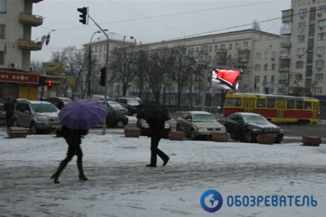 В центре Киева запретили парковку в сильные снегопады. Видео