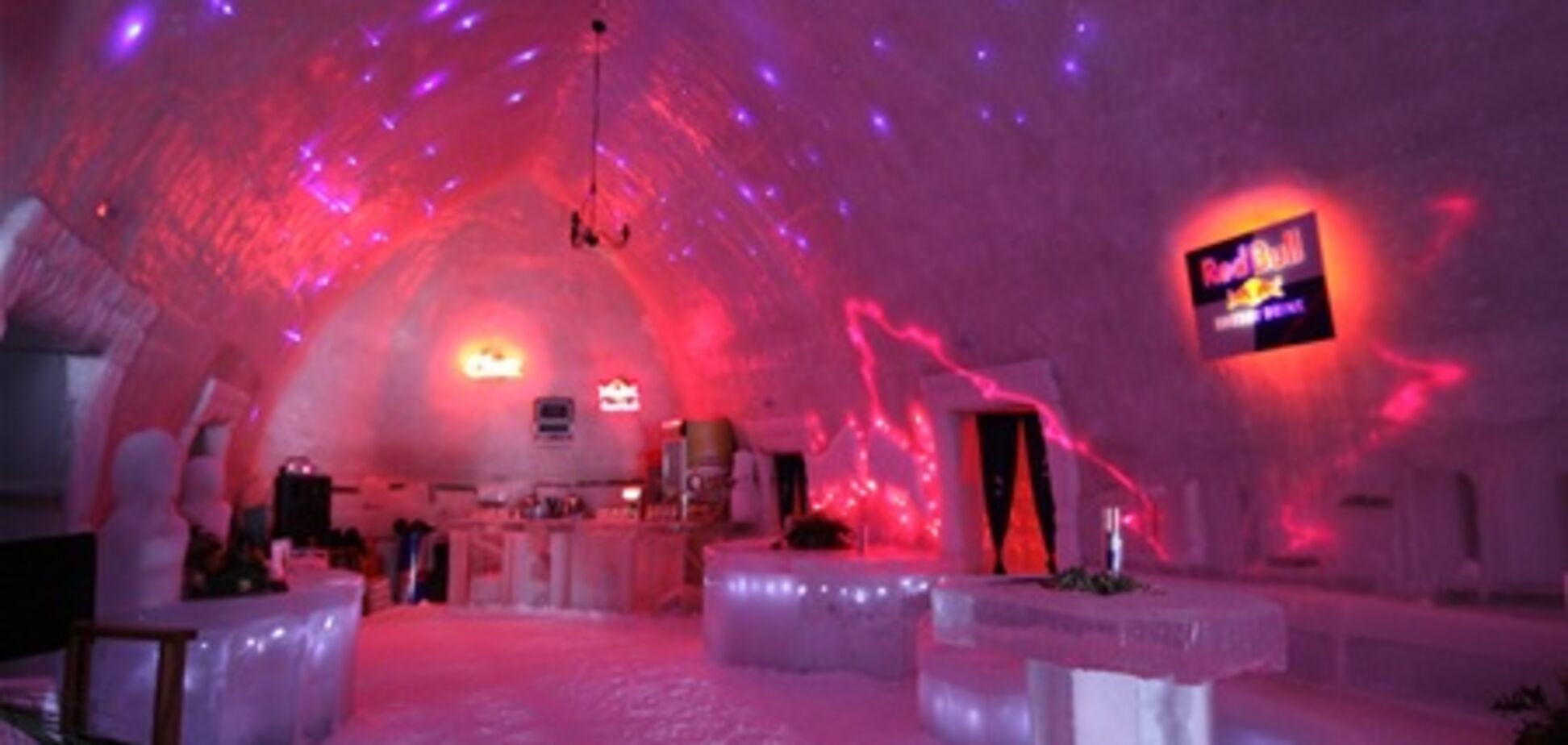 Ледяной отель строят в Румынии