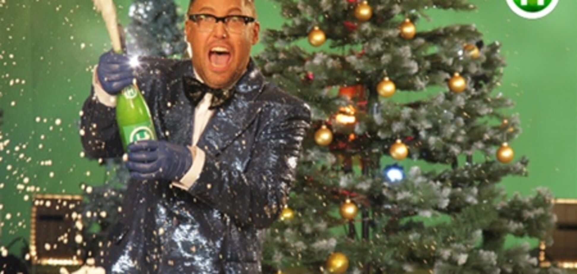 Для съемок новогоднего ролика украинский канал испортил 31 торт