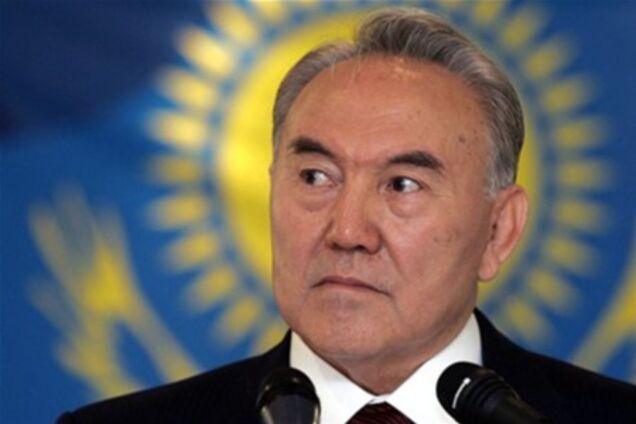 Назарбаєв зібрався перевести казахську мову на латиницю
