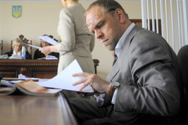 Власенко стал невыездным