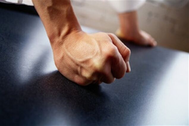 На Буковине учитель избил семиклассника прямо на уроке истории