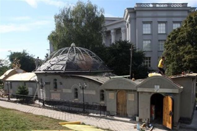 В Киеве горела часовня УПЦ МП возле фундамента Десятинной церкви