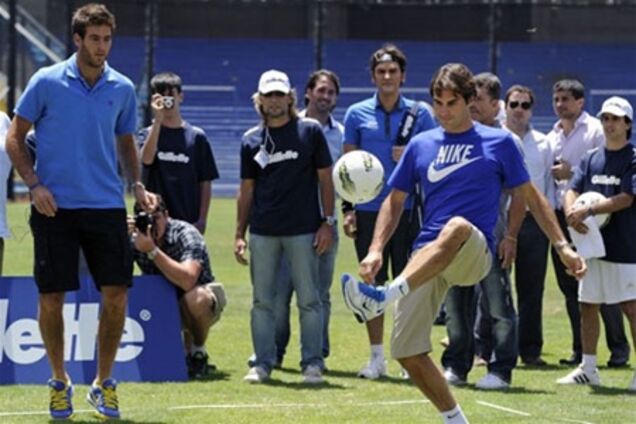Федерер с Батистутой сыграл в теннисбол