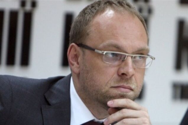 Нардепу Власенко не вдалося втекти від сплати аліментів