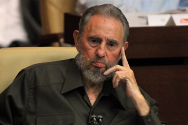 Кастро: врачи борются за здоровье Чавеса