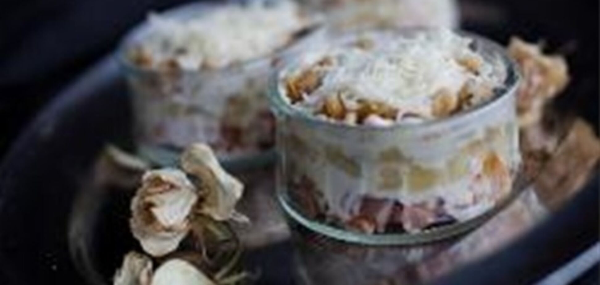 Салат с копченой курицей и ананасом