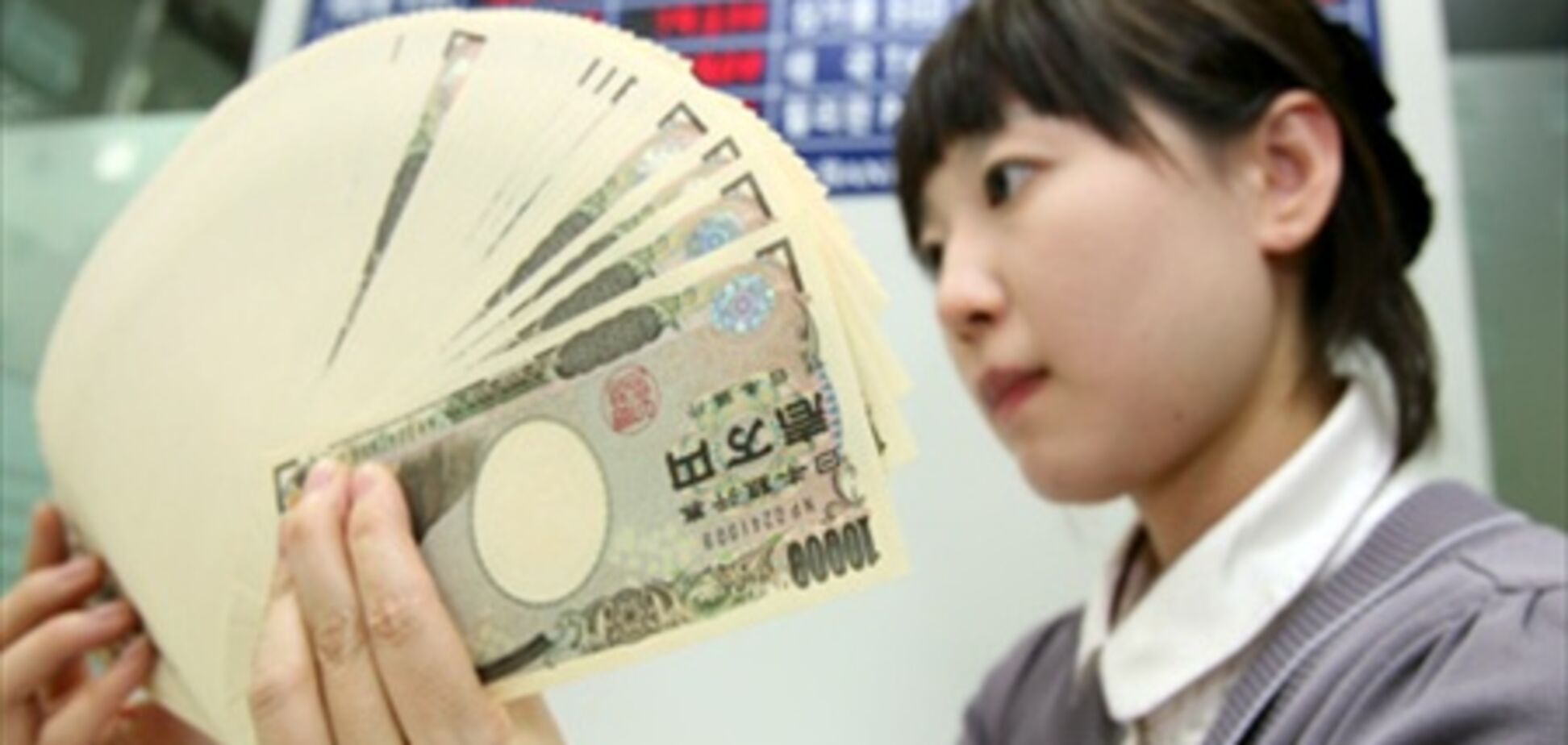 Иена падает после победы на выборах в Японии оппозиции