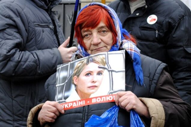 Під харківським судом зібралися прихильники Тимошенко