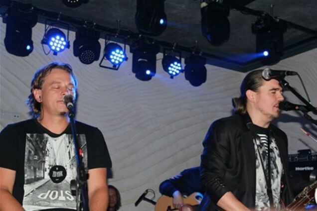 ТНМК исполнили 'Акустику' своим фанатам. Фото