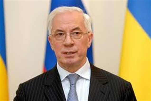 Азаров доручив владі зробити свята радісними