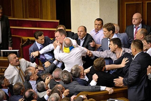 Депутаты продолжают курить в Раде