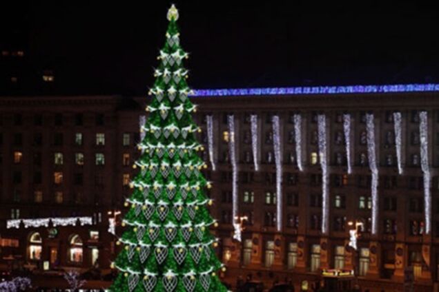 В Киеве зажгли главную новогоднюю елку. Видео