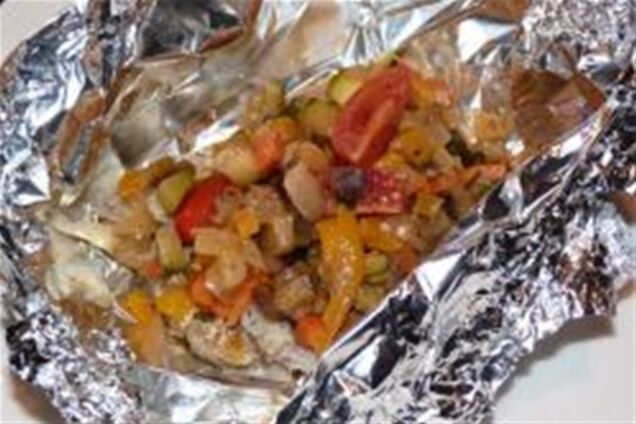 Треска с овощами в фольге