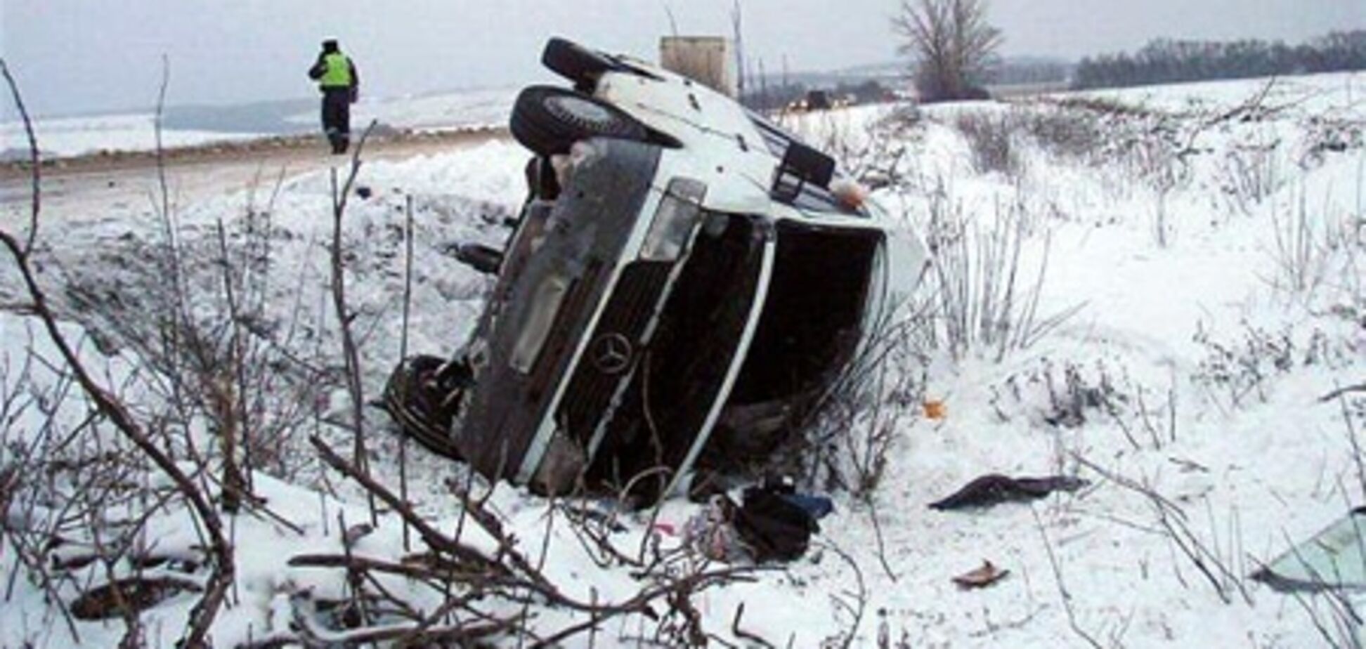 На Харьковщине в кювет перевернулся автобус с людьми