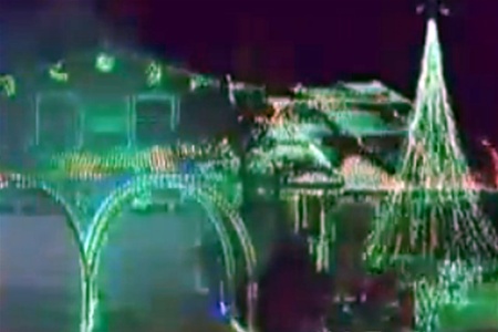 Американка прикрасила будинок 65-ма тисячами різдвяних вогнів