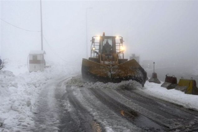 МЧС расчищает дороги регионального значения в четырех областях