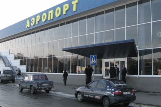 В Симферополе из-за непогоды второй день закрыт аэропорт