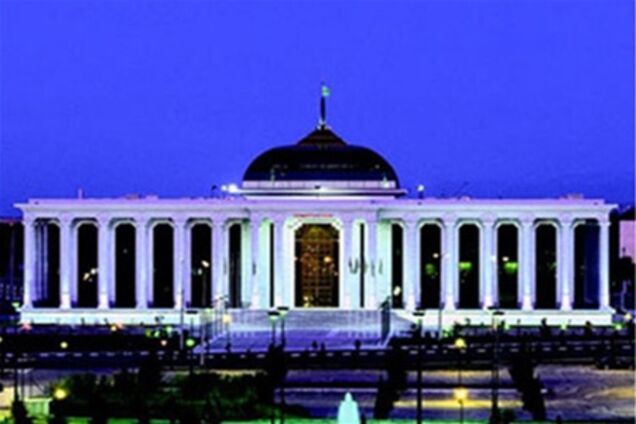 У Туркменії вирішили регулювати ЗМІ