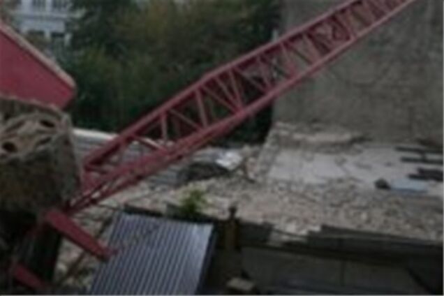 В Киеве на Почтовой площади рухнул кран