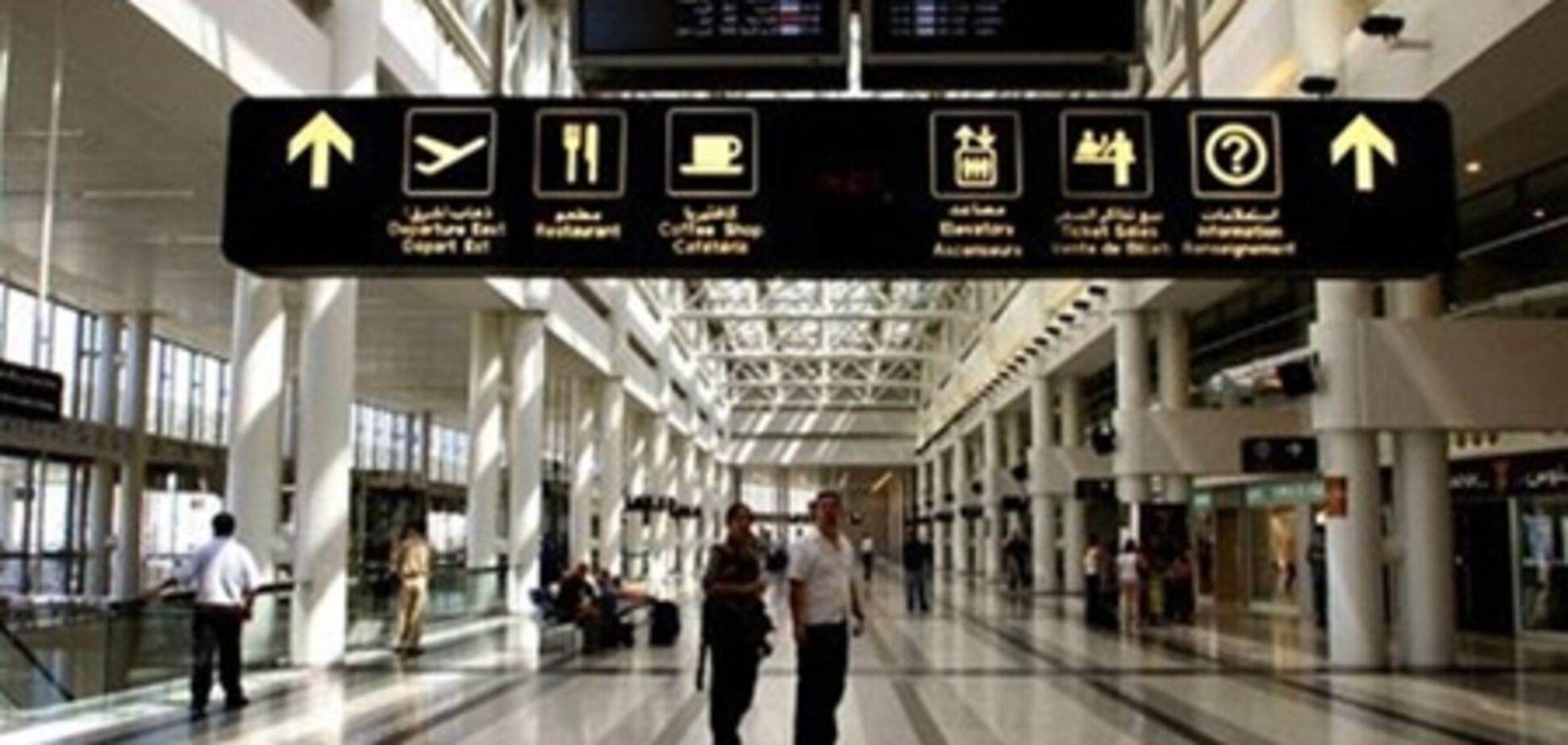 В ливанском аэропорту украинка устроила голый протест
