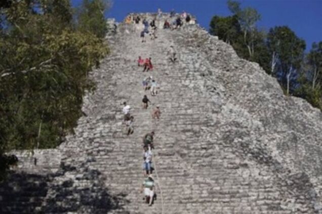 В Гватемале в день Конца света туристы повредили храм майя 